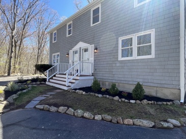 176 Main St, Rockport, Massachusetts, 2 Bedrooms Bedrooms, 4 Rooms Rooms,1.5 BathroomsBathrooms,Residential,For Sale,Main St,73516844