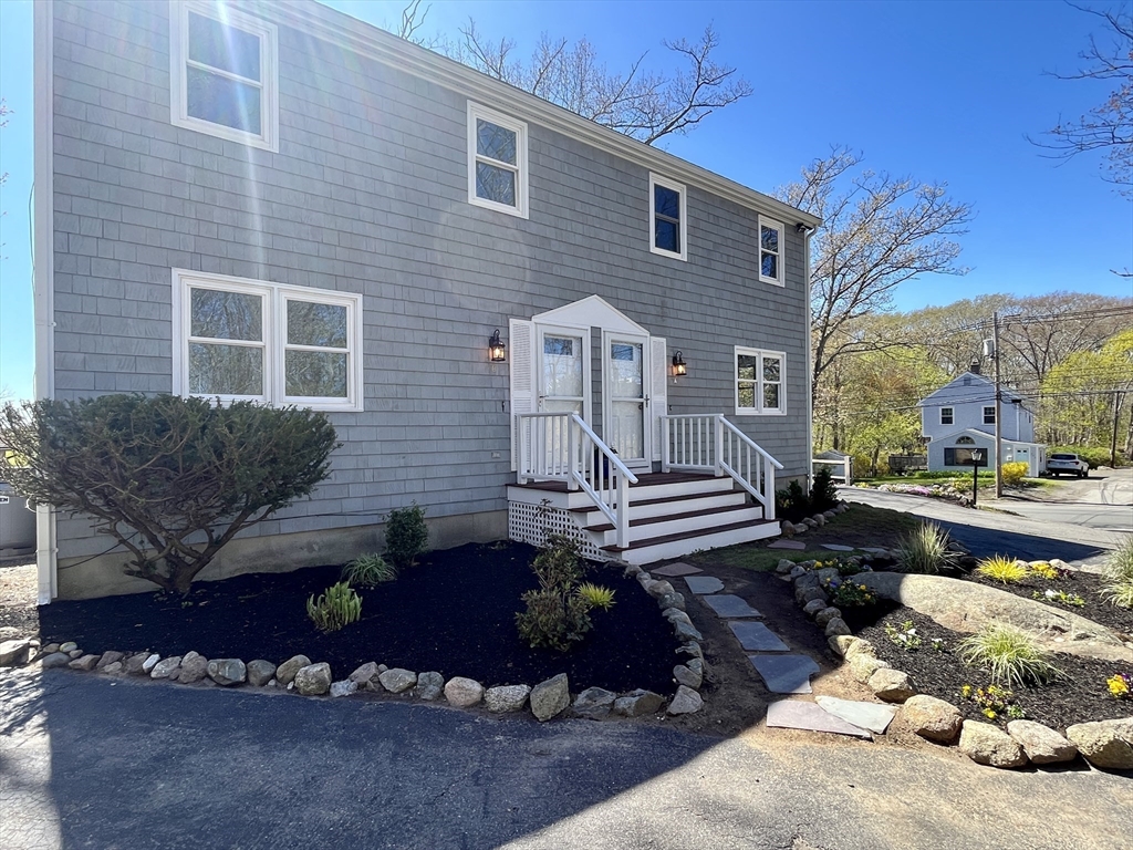 176 Main St, Rockport, Massachusetts, 2 Bedrooms Bedrooms, 4 Rooms Rooms,1.5 BathroomsBathrooms,Residential,For Sale,Main St,73516822