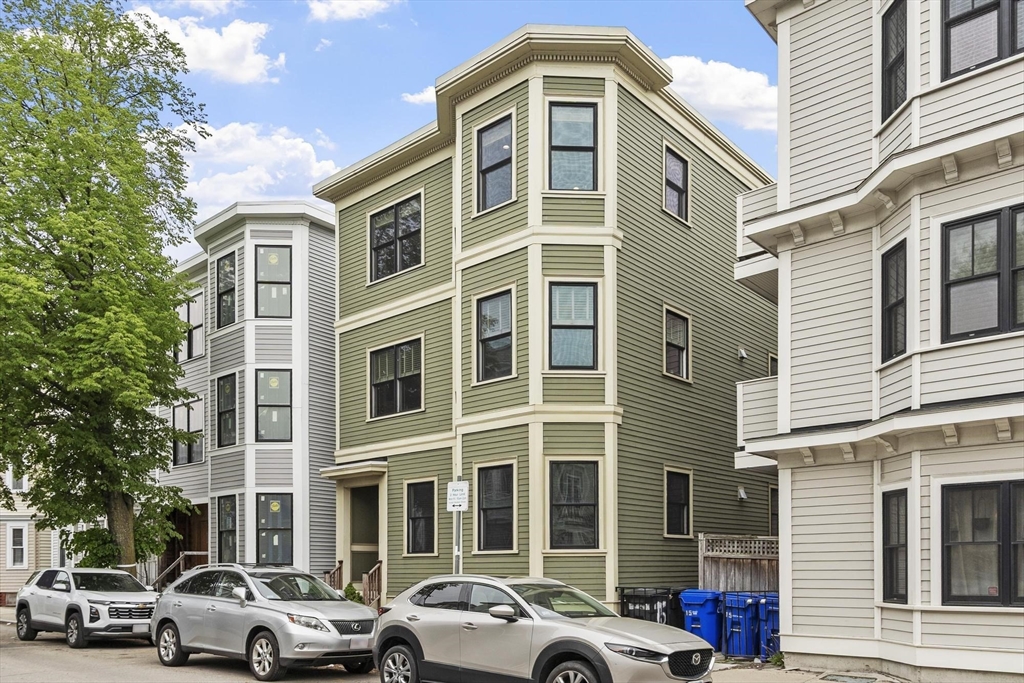 15 Howell St, Boston, Massachusetts, 3 Bedrooms Bedrooms, 6 Rooms Rooms,2 BathroomsBathrooms,Residential,For Sale,Howell St,73516853