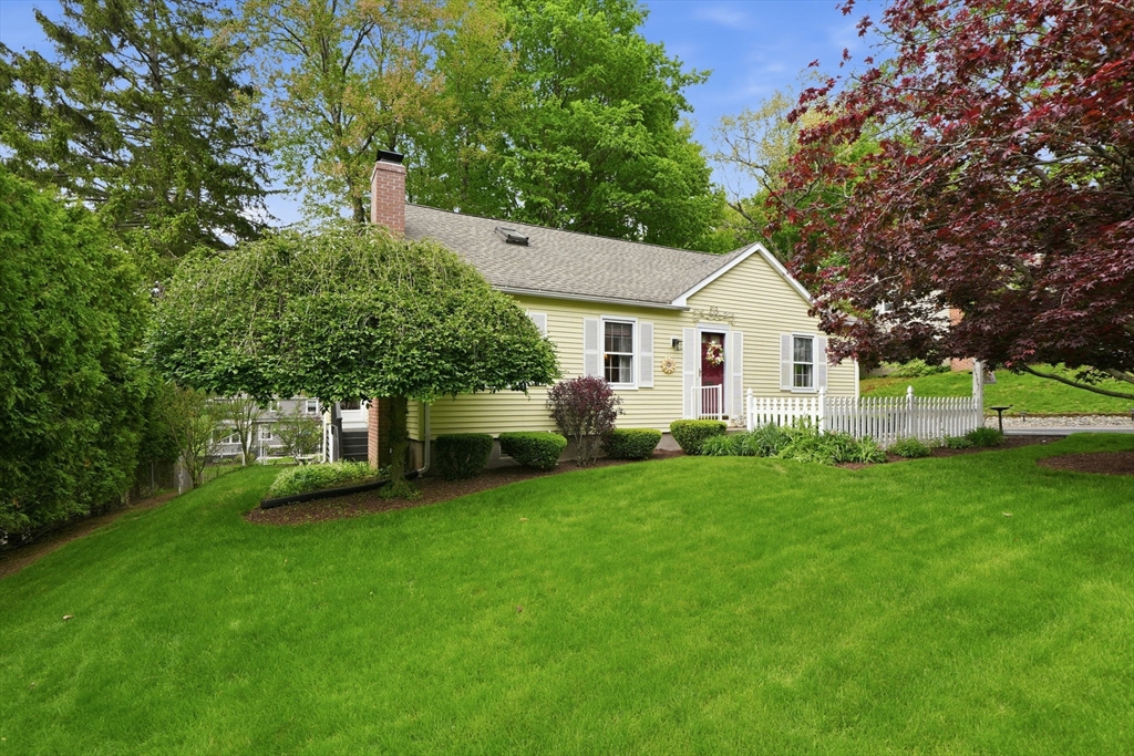 29 Crescent Hill, East Longmeadow, Massachusetts, 4 Bedrooms Bedrooms, 7 Rooms Rooms,2 BathroomsBathrooms,Residential,For Sale,Crescent Hill,73512638