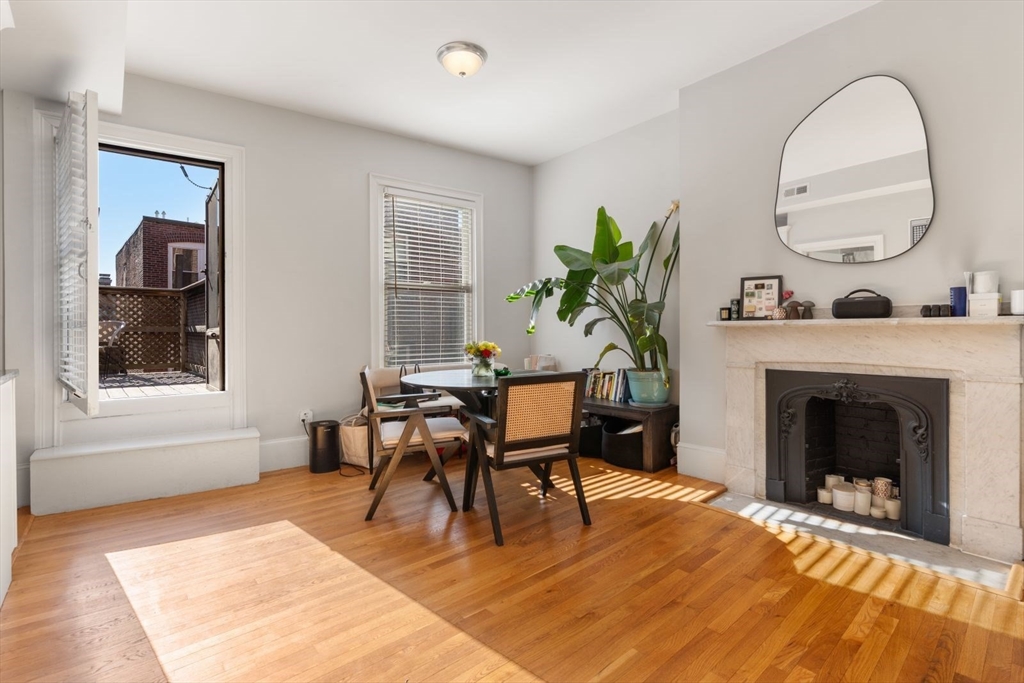 62 West Cedar St, Boston, Massachusetts, 1 Bedroom Bedrooms, 2 Rooms Rooms,1 BathroomBathrooms,Residential Lease,For Rent,West Cedar St,73516514