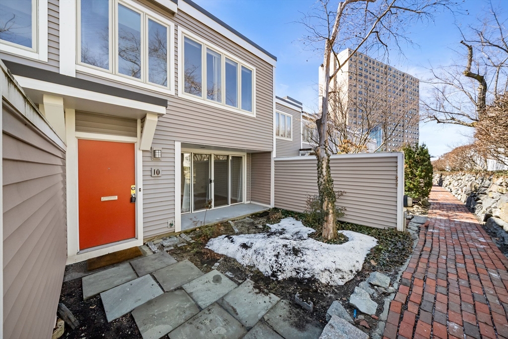 10 Fresh Pond Place, Cambridge, Massachusetts, 2 Bedrooms Bedrooms, 5 Rooms Rooms,2 BathroomsBathrooms,Residential,For Sale,Fresh Pond Place,73490592