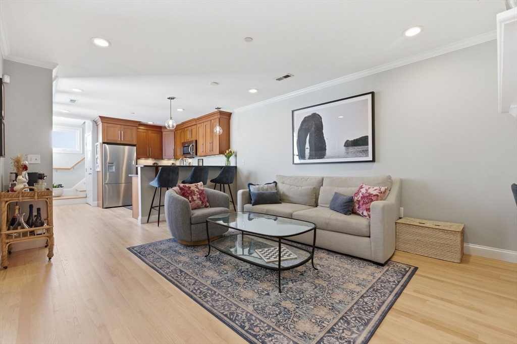 362 Bunker Hill St, Boston, Massachusetts, 2 Bedrooms Bedrooms, 4 Rooms Rooms,1.5 BathroomsBathrooms,Residential,For Sale,Bunker Hill St,73498205