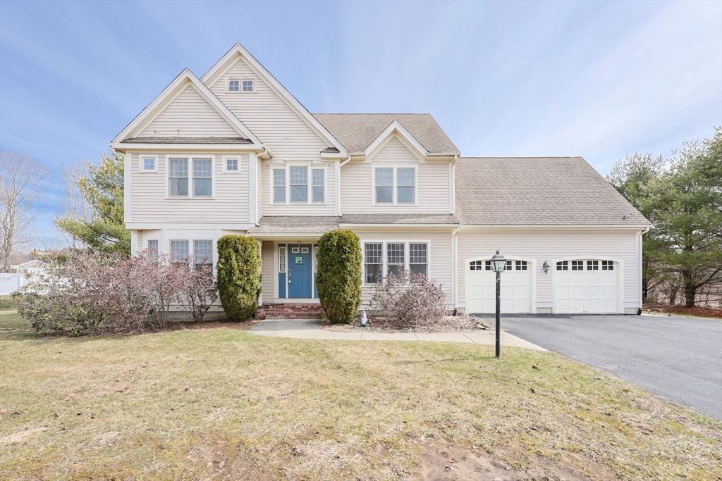 75 Sunflower Dr, Raynham, Massachusetts, 4 Bedrooms Bedrooms, 9 Rooms Rooms,3.5 BathroomsBathrooms,Residential,For Sale,Sunflower Dr,73492967