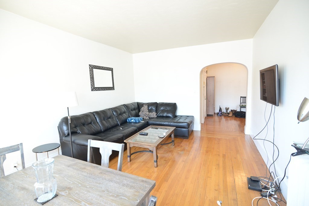 15 Parkman St, Brookline, Massachusetts, 2 Bedrooms Bedrooms, 4 Rooms Rooms,1 BathroomBathrooms,Residential Lease,For Rent,Parkman St,73505455