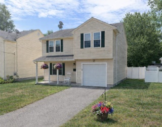 93 Hobson Ave, East Providence, Rhode Island, 3 Bedrooms Bedrooms, 6 Rooms Rooms,2 BathroomsBathrooms,Residential,For Sale,Hobson Ave,73499930