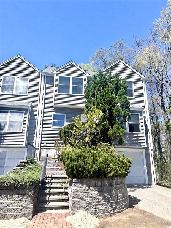 1 Edgemoor Circle, Wellesley, Massachusetts, 3 Bedrooms Bedrooms, 8 Rooms Rooms,2.5 BathroomsBathrooms,Residential Lease,For Rent,Edgemoor Circle,73515374