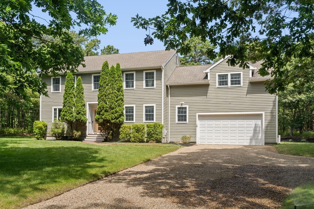 7 Upper Meadow Ln, Oak Bluffs, Massachusetts, 4 Bedrooms Bedrooms, 8 Rooms Rooms,2.5 BathroomsBathrooms,Residential,For Sale,Upper Meadow Ln,73468842