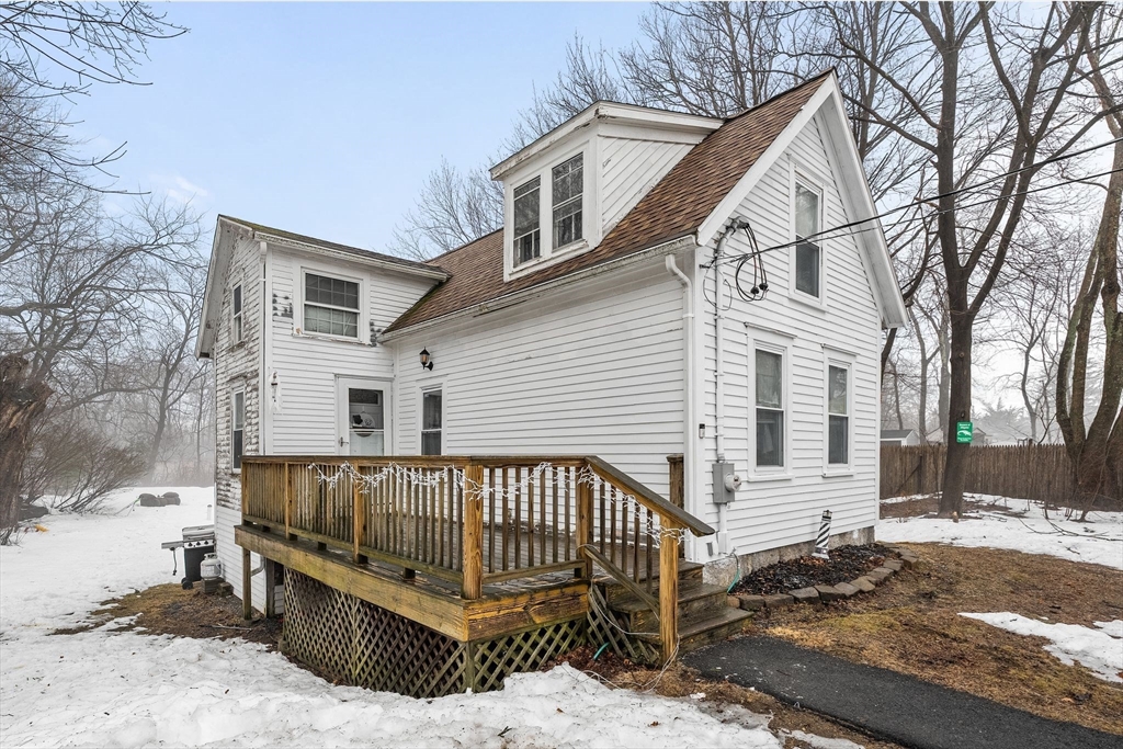 590 Adams St, Abington, Massachusetts, 2 Bedrooms Bedrooms, 8 Rooms Rooms,1 BathroomBathrooms,Residential,For Sale,Adams St,73485267