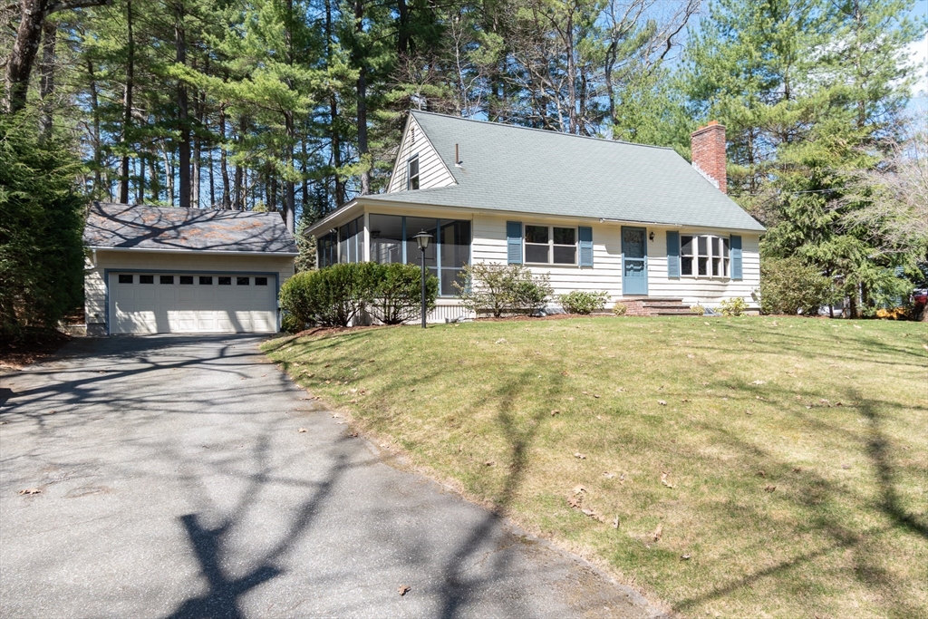60 Crooked Spring Rd, Chelmsford, Massachusetts, 4 Bedrooms Bedrooms, 8 Rooms Rooms,2 BathroomsBathrooms,Residential,For Sale,Crooked Spring Rd,73500923
