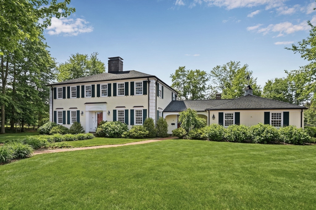 23 Parkwood Dr, Milton, Massachusetts, 4 Bedrooms Bedrooms, 9 Rooms Rooms,2.5 BathroomsBathrooms,Residential,For Sale,Parkwood Dr,73490877