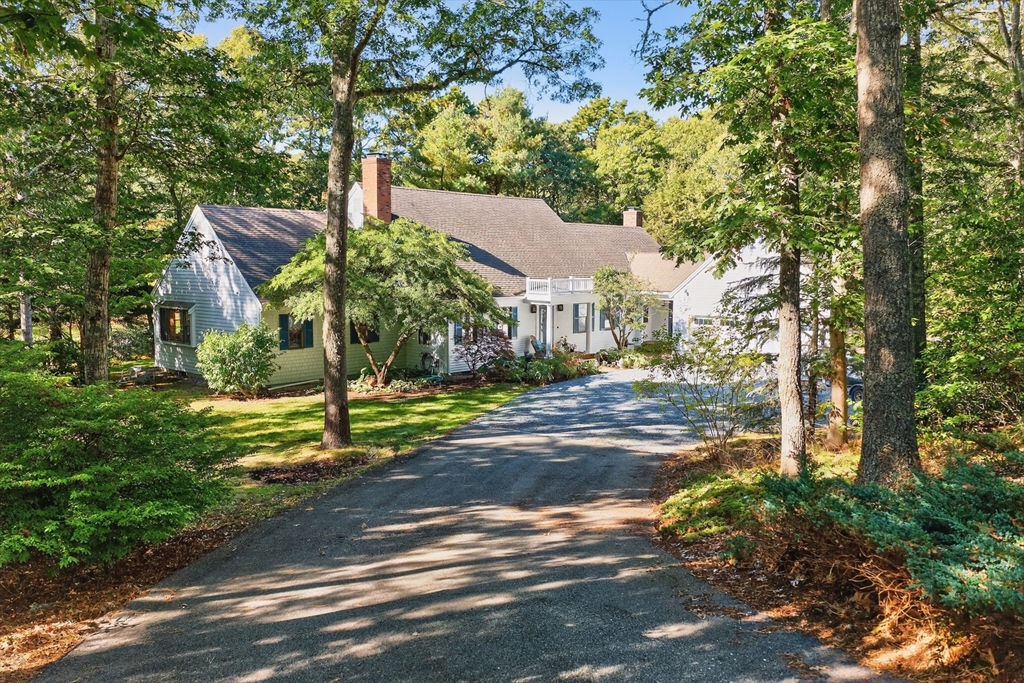 34 Lake Drive, Orleans, Massachusetts, 4 Bedrooms Bedrooms, 8 Rooms Rooms,3 BathroomsBathrooms,Residential,For Sale,Lake Drive,73442640