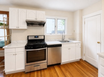 23 Menotomy Rd, Arlington, Massachusetts, 3 Bedrooms Bedrooms, 6 Rooms Rooms,1 BathroomBathrooms,Residential Lease,For Rent,Menotomy Rd,73500498
