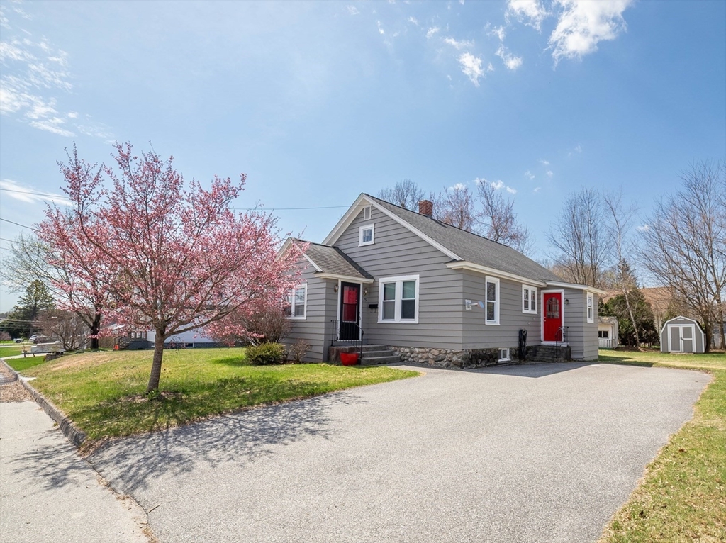 25 Dixfield Road, Worcester, Massachusetts, 3 Bedrooms Bedrooms, 7 Rooms Rooms,1 BathroomBathrooms,Residential,For Sale,Dixfield Road,73502390