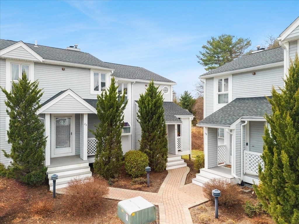 21 Alcott Circle, Taunton, Massachusetts, 2 Bedrooms Bedrooms, 5 Rooms Rooms,2.5 BathroomsBathrooms,Residential,For Sale,Alcott Circle,73498284