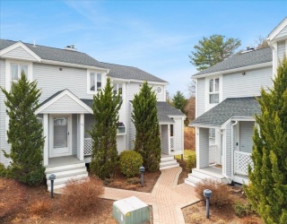 21 Alcott Circle, Taunton, Massachusetts, 2 Bedrooms Bedrooms, 5 Rooms Rooms,2.5 BathroomsBathrooms,Residential,For Sale,Alcott Circle,73498284