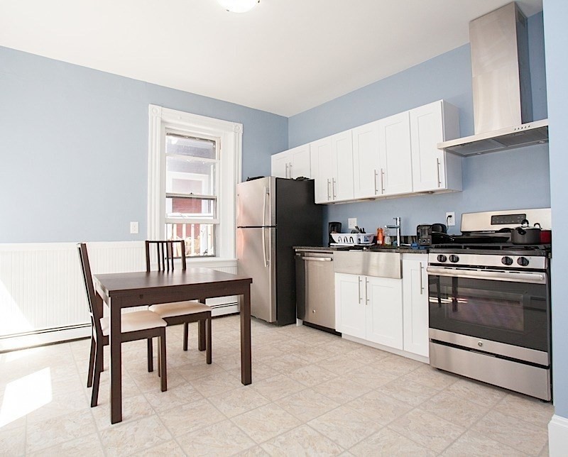 147 Columbia, Cambridge, Massachusetts, 4 Bedrooms Bedrooms, 6 Rooms Rooms,1 BathroomBathrooms,Residential Lease,For Rent,Columbia,73516910