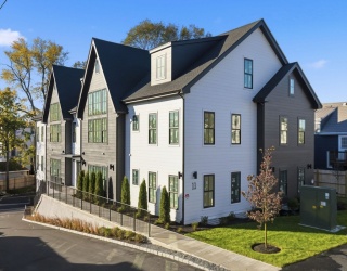 11 Boynton St., Swampscott, Massachusetts, 2 Bedrooms Bedrooms, 6 Rooms Rooms,2 BathroomsBathrooms,Residential,For Sale,Boynton St.,73516930