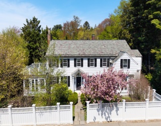 401 Heath Street, Brookline, Massachusetts, 5 Bedrooms Bedrooms, 12 Rooms Rooms,3.5 BathroomsBathrooms,Residential,For Sale,Heath Street,73516948