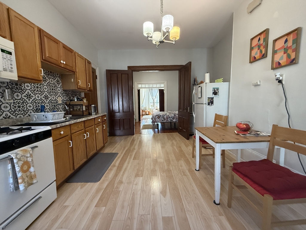 94 Mount Pleasant Avenue, Boston, Massachusetts, 1 Bedroom Bedrooms, 4 Rooms Rooms,1 BathroomBathrooms,Residential Lease,For Rent,Mount Pleasant Avenue,73516942