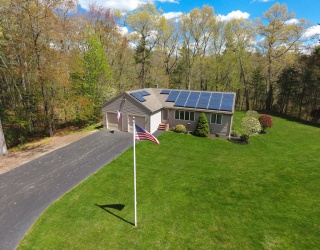 1034 Plymouth Street, East Bridgewater, Massachusetts, 2 Bedrooms Bedrooms, 4 Rooms Rooms,2 BathroomsBathrooms,Residential,For Sale,Plymouth Street,73516963