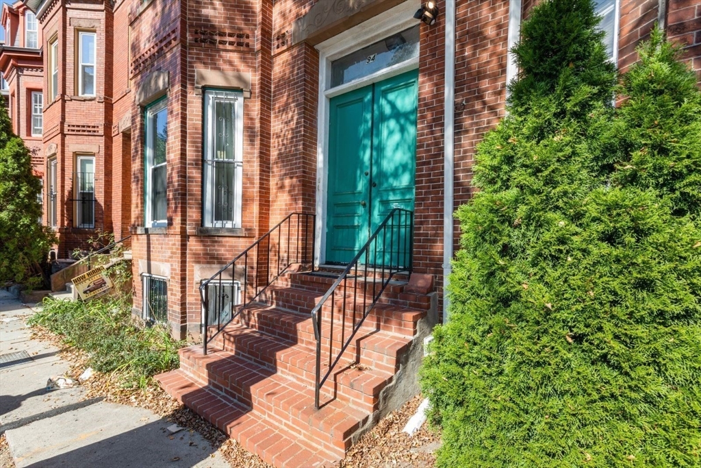 94 Mount Pleasant Avenue, Boston, Massachusetts, 3 Bedrooms Bedrooms, 8 Rooms Rooms,2 BathroomsBathrooms,Residential Lease,For Rent,Mount Pleasant Avenue,73516979