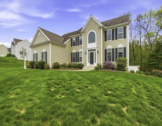 11 Howarth Drive, Upton, Massachusetts, 4 Bedrooms Bedrooms, 11 Rooms Rooms,3.5 BathroomsBathrooms,Residential,For Sale,Howarth Drive,73516986