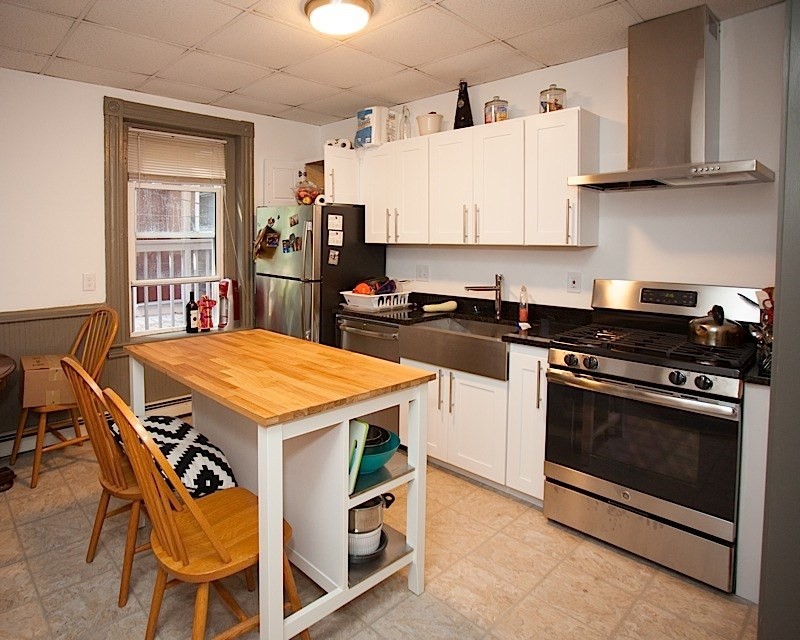 147 Columbia St, Cambridge, Massachusetts, 3 Bedrooms Bedrooms, 6 Rooms Rooms,1 BathroomBathrooms,Residential Lease,For Rent,Columbia St,73516902