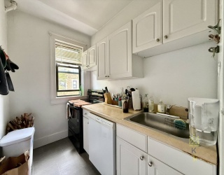 126 Babcock St, Brookline, Massachusetts, 3 Bedrooms Bedrooms, 6 Rooms Rooms,1 BathroomBathrooms,Residential Lease,For Rent,Babcock St,73516900