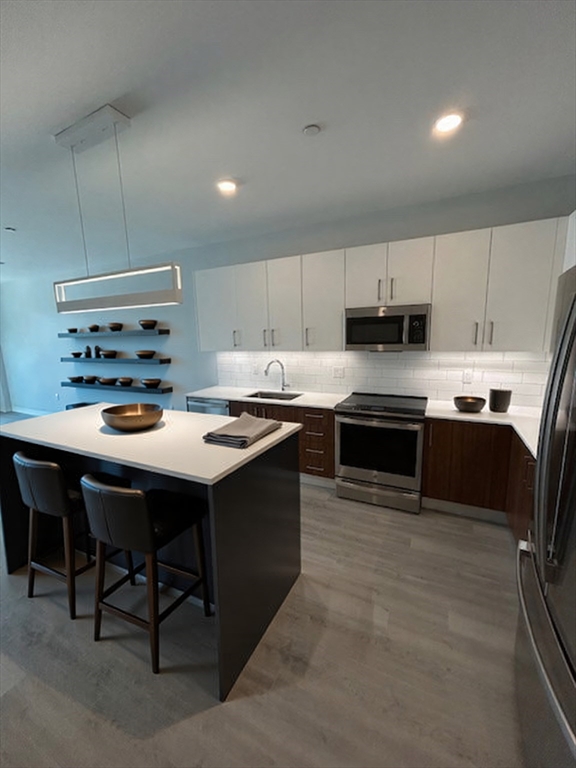 148 Old Post Road, Sharon, Massachusetts, 1 Bedroom Bedrooms, 4 Rooms Rooms,1 BathroomBathrooms,Residential Lease,For Rent,Old Post Road,73517000