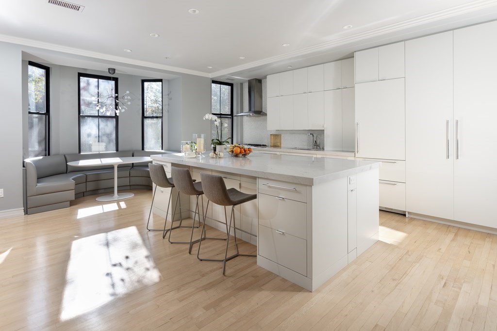 15-17 Harcourt St, Boston, Massachusetts, 2 Bedrooms Bedrooms, 4 Rooms Rooms,2 BathroomsBathrooms,Residential Lease,For Rent,Harcourt St,73517004