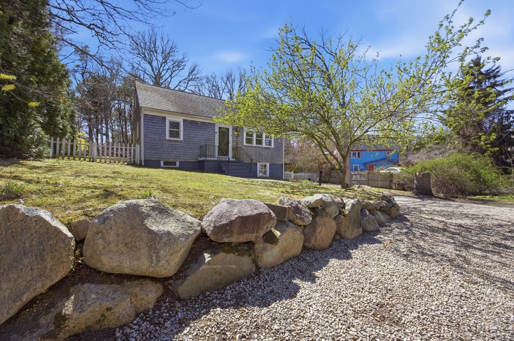 14 Saint Anns Ln, Falmouth, Massachusetts, 4 Bedrooms Bedrooms, 7 Rooms Rooms,2 BathroomsBathrooms,Residential,For Sale,Saint Anns Ln,73509545