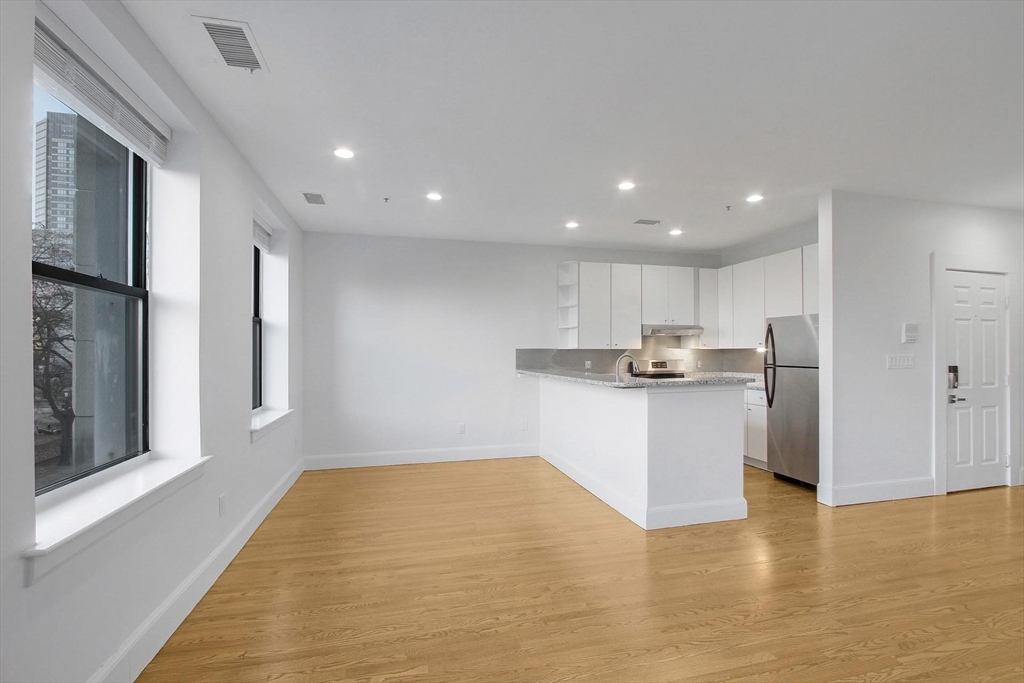 140 Boylston St., Boston, Massachusetts, 1 Bedroom Bedrooms, 2 Rooms Rooms,1 BathroomBathrooms,Residential Lease,For Rent,Boylston St.,73517018