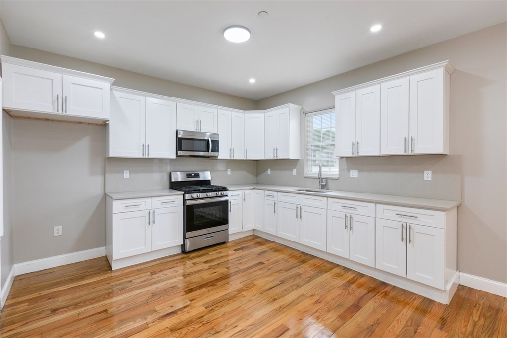 18 Baird St., Boston, Massachusetts, 4 Bedrooms Bedrooms, 6 Rooms Rooms,2 BathroomsBathrooms,Residential Lease,For Rent,Baird St.,73517016