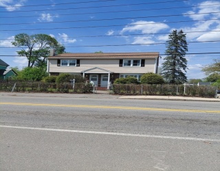 627-629 Westford St, Lowell, Massachusetts, 4 Bedrooms Bedrooms, 8 Rooms Rooms,2 BathroomsBathrooms,Residential Income,For Sale,Westford St,73517014