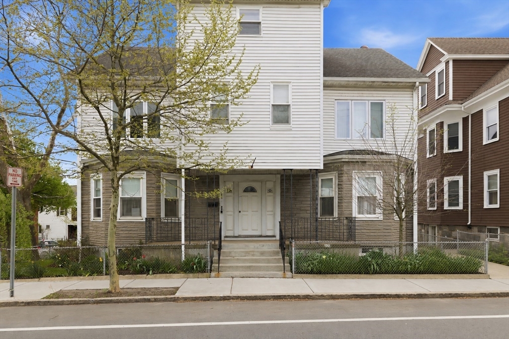 126 Summer St, Somerville, Massachusetts, 7 Bedrooms Bedrooms, 15 Rooms Rooms,3 BathroomsBathrooms,Residential Income,For Sale,Summer St,73516983