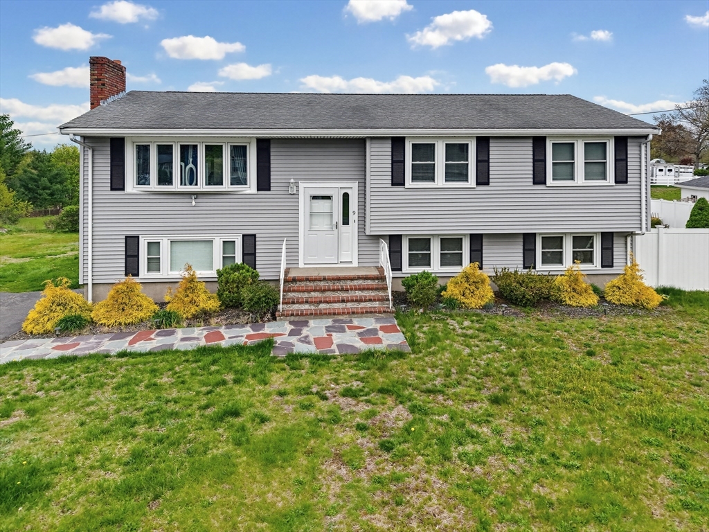 9 Denise Dr, Randolph, Massachusetts, 4 Bedrooms Bedrooms, 9 Rooms Rooms,2 BathroomsBathrooms,Residential,For Sale,Denise Dr,73517146