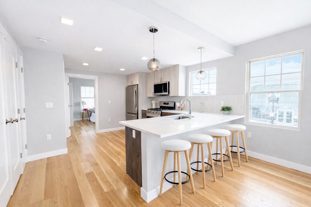 98 Prescott St, Boston, Massachusetts, 1 Bedroom Bedrooms, 3 Rooms Rooms,1 BathroomBathrooms,Residential,For Sale,Prescott St,73517186