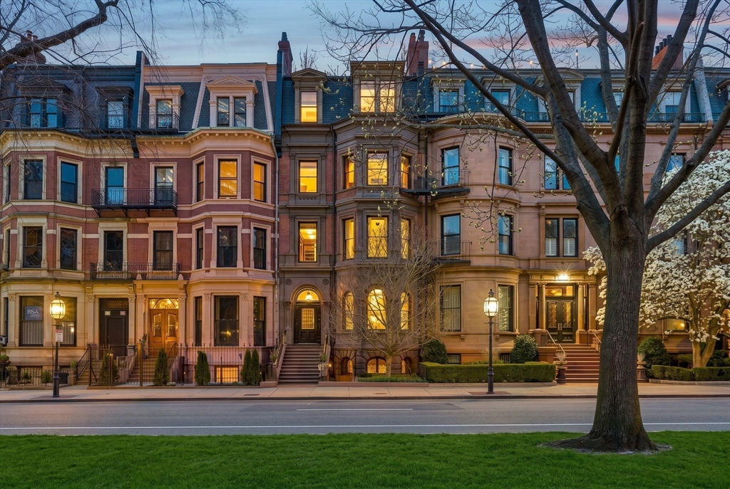 55 Commonwealth Avenue, Boston, Massachusetts, 5 Bedrooms Bedrooms, 17 Rooms Rooms,6 BathroomsBathrooms,Residential,For Sale,Commonwealth Avenue,73517239