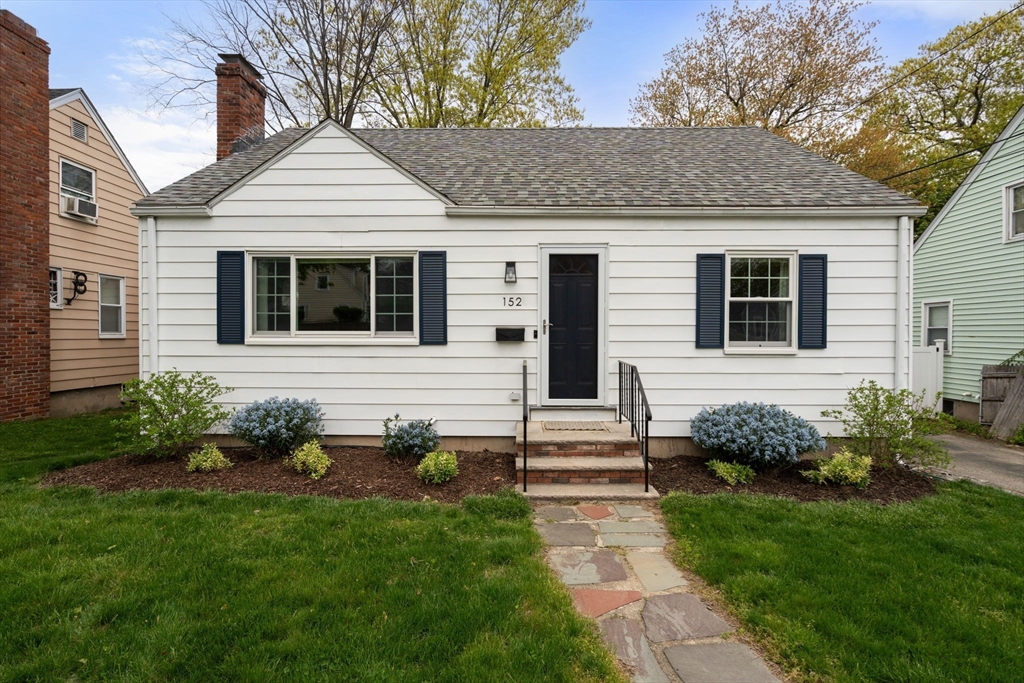 152 Sprague St, Dedham, Massachusetts, 3 Bedrooms Bedrooms, 6 Rooms Rooms,2 BathroomsBathrooms,Residential,For Sale,Sprague St,73517243