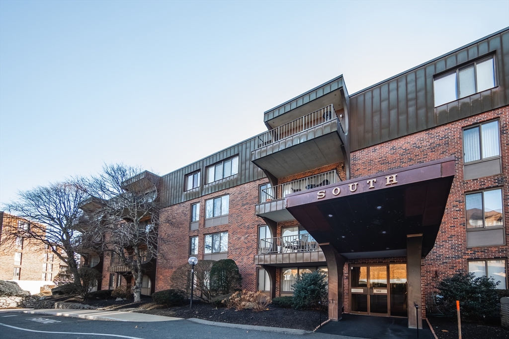 1002 Paradise Rd, Swampscott, Massachusetts, 2 Bedrooms Bedrooms, 5 Rooms Rooms,2 BathroomsBathrooms,Residential,For Sale,Paradise Rd,73517095