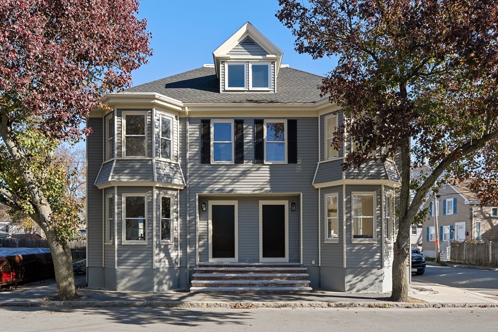 18 Balcomb Street, Salem, Massachusetts, 8 Bedrooms Bedrooms, 14 Rooms Rooms,6 BathroomsBathrooms,Residential Income,For Sale,Balcomb Street,73517252