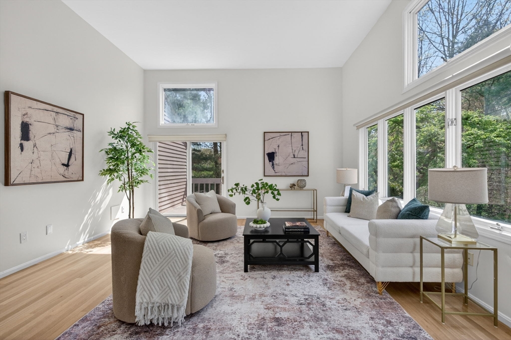 8 Heathwood Ln, Brookline, Massachusetts, 3 Bedrooms Bedrooms, 6 Rooms Rooms,2.5 BathroomsBathrooms,Residential,For Sale,Heathwood Ln,73517026