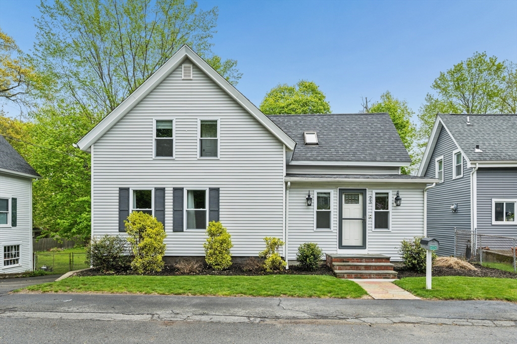 23 Belmont St, Abington, Massachusetts, 4 Bedrooms Bedrooms, 7 Rooms Rooms,3 BathroomsBathrooms,Residential,For Sale,Belmont St,73517261