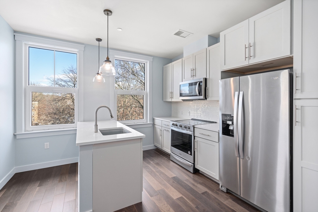 136 Babcock St, Brookline, Massachusetts, 1 Bedroom Bedrooms, 3 Rooms Rooms,1 BathroomBathrooms,Residential Lease,For Rent,Babcock St,73517052