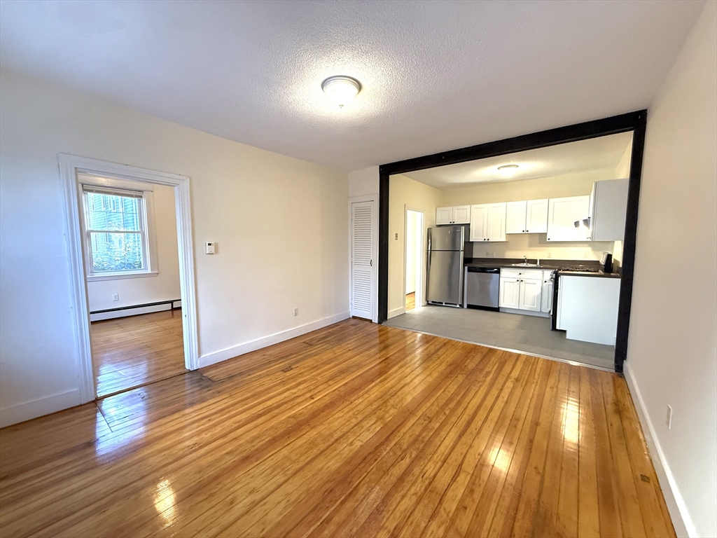 18 Roberts Street, Brookline, Massachusetts, 2 Bedrooms Bedrooms, 4 Rooms Rooms,1 BathroomBathrooms,Residential Lease,For Rent,Roberts Street,73473402