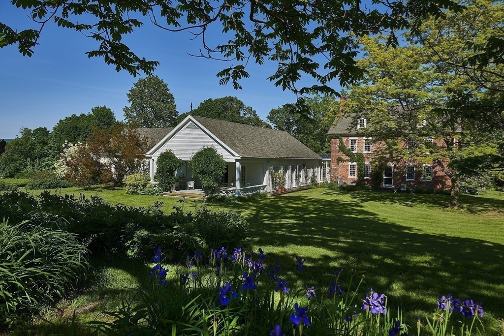 17 East St, Stockbridge, Massachusetts, 4 Bedrooms Bedrooms, 8 Rooms Rooms,3 BathroomsBathrooms,Residential,For Sale,East St,73290001