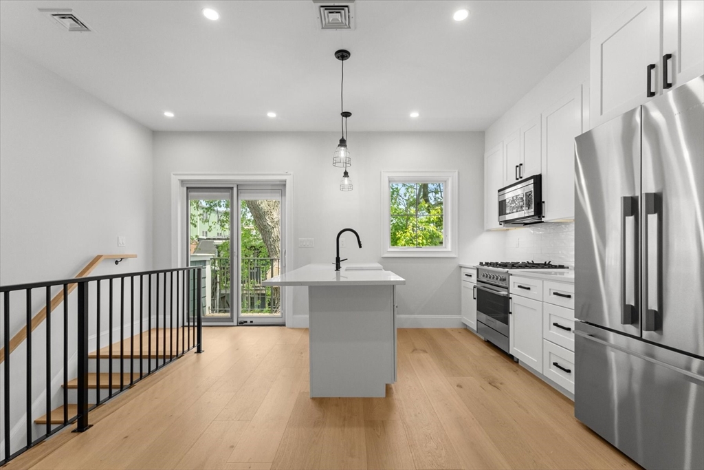 84 Baxter, Boston, Massachusetts, 2 Bedrooms Bedrooms, 5 Rooms Rooms,2 BathroomsBathrooms,Residential Lease,For Rent,Baxter,73512267