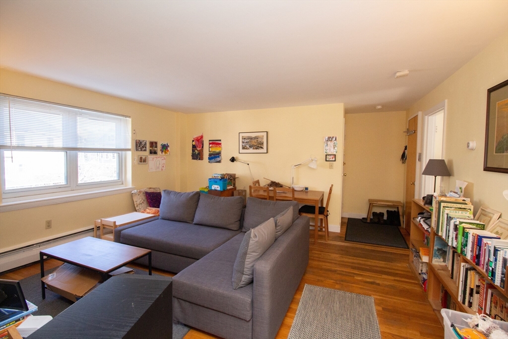 79 Chestnut St, Brookline, Massachusetts, 1 Bedroom Bedrooms, 4 Rooms Rooms,1 BathroomBathrooms,Residential Lease,For Rent,Chestnut St,73486902