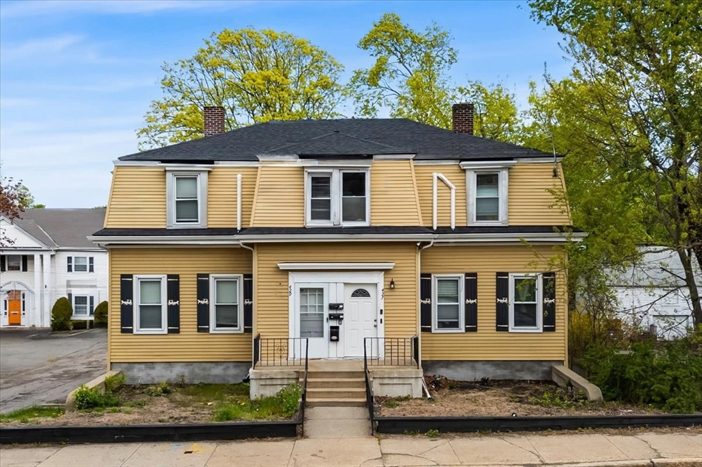 427-429 High St, Dedham, Massachusetts, 6 Bedrooms Bedrooms, 10 Rooms Rooms,2 BathroomsBathrooms,Residential Income,For Sale,High St,73517070